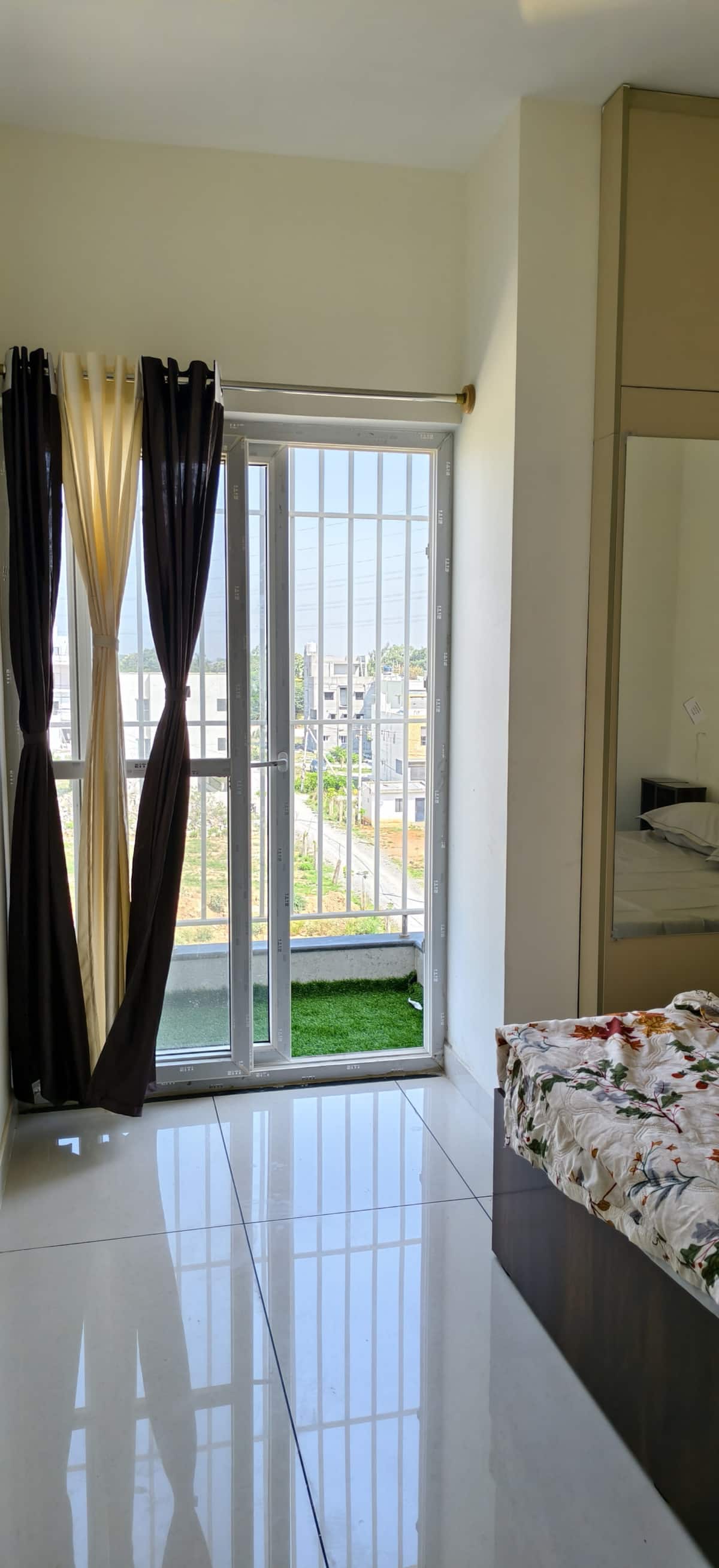 Bedroom 1 image 3