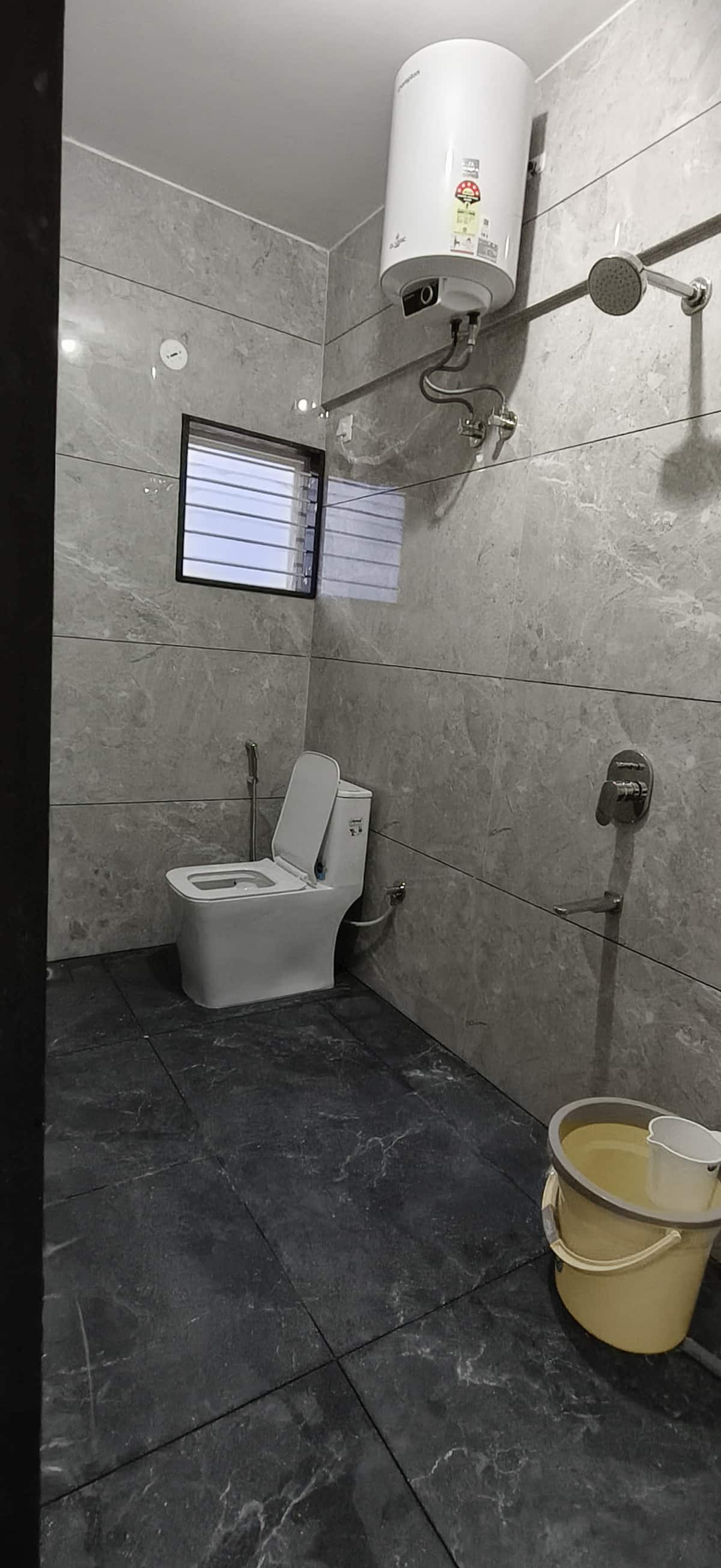 Full bathroom 1 image 1