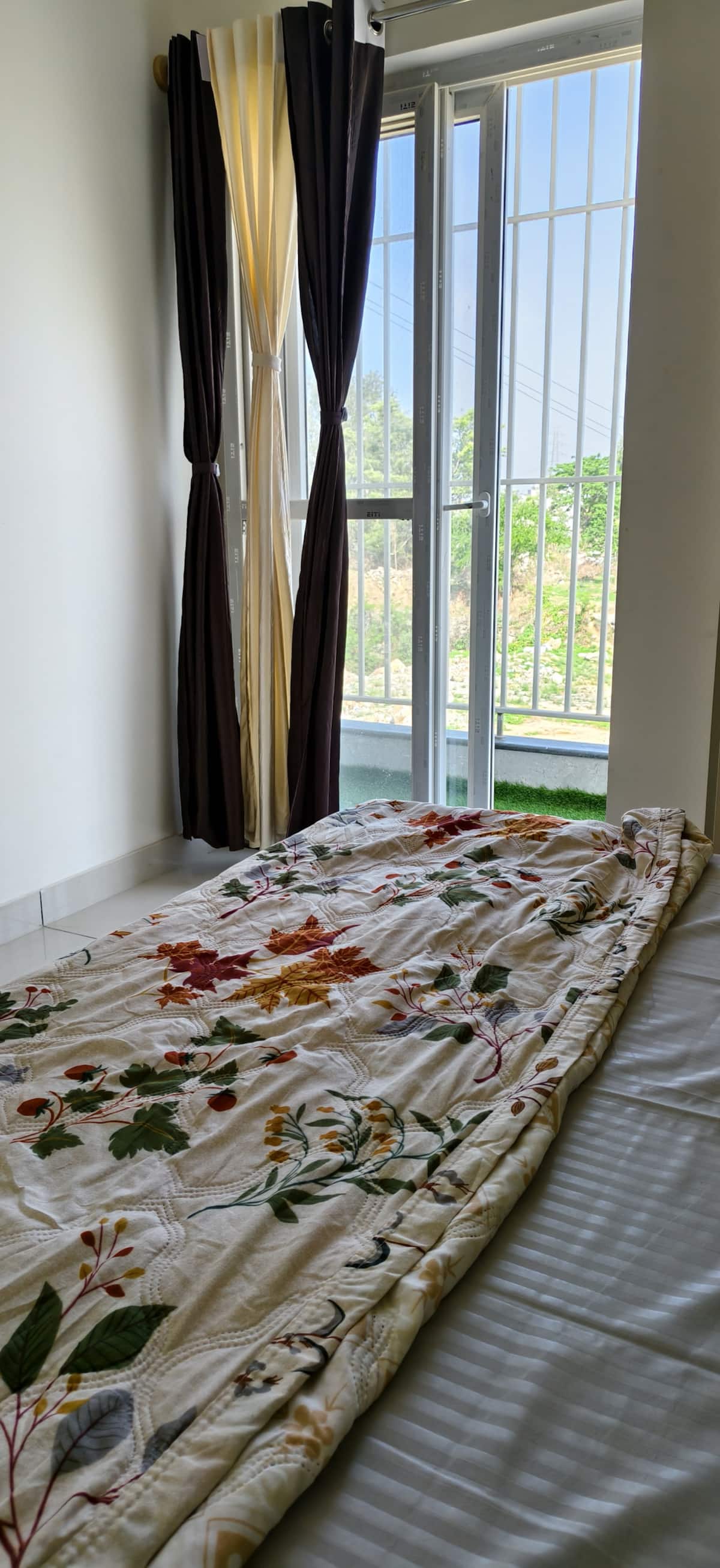 Bedroom 1 image 4