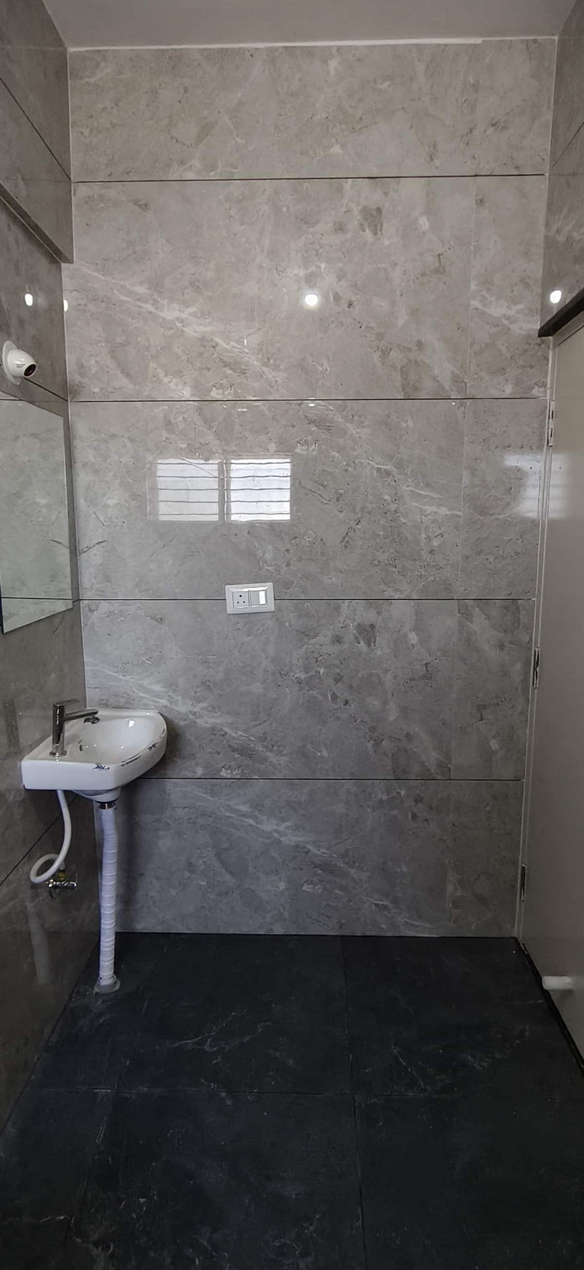 Full bathroom 2 image 3