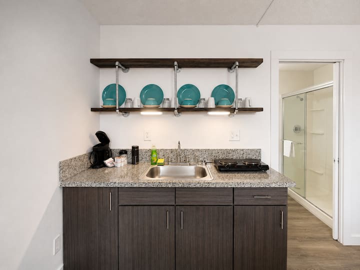 Pink Nashville Suite | Near Downtown & Airport - Nashville