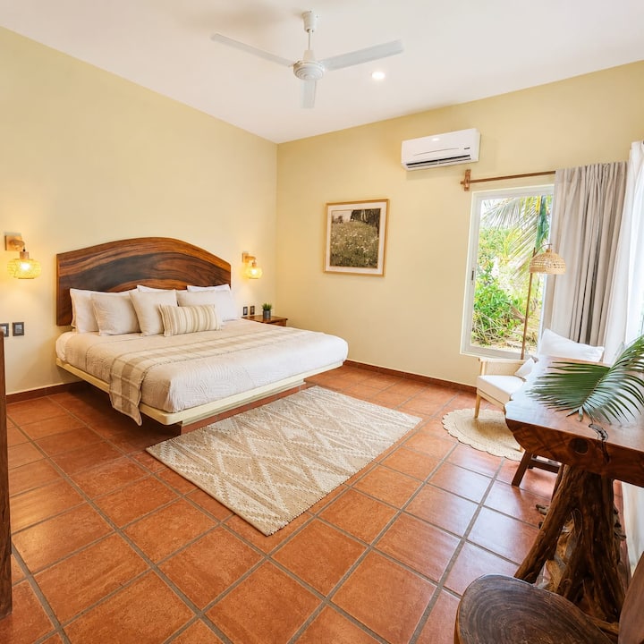 Garden Suite
Bračni krevet (King Size) + kupaonica s WC-om