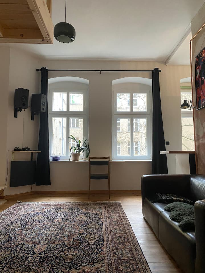 Artsy Hideaway In Schillerkiez | Tempelhofer Feld - Berlin