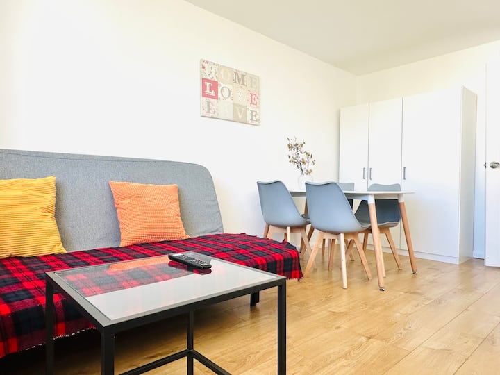 Free Parking, Next To Bus Stop, 30 Mins To City - Edinburgh