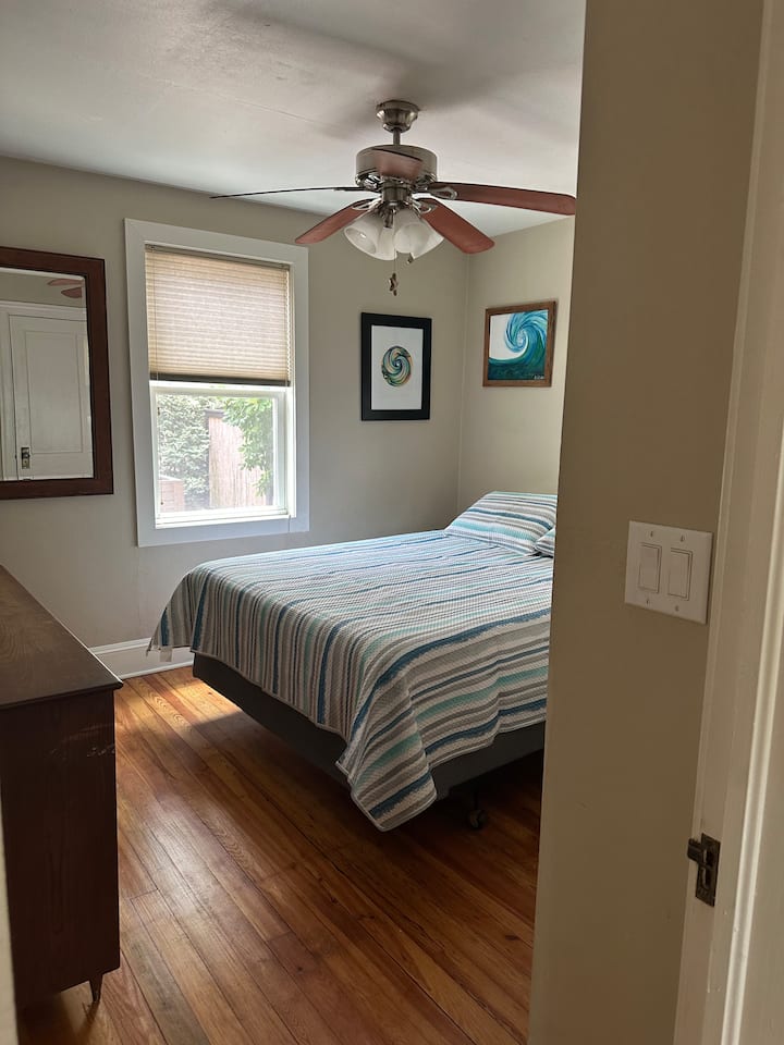 Cozy Coastal Cottage 2 - Virginia Beach, VA