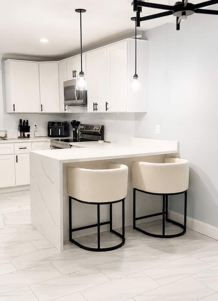 Modern 3br Near Downtown Providence - Cranston, RI