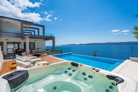 Luxurious beachfront villa Hrid with with Jacuzzi
