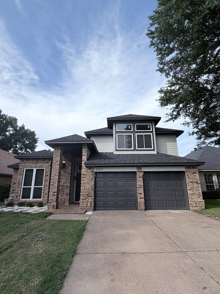 Home In Arlington - Arlington, TX
