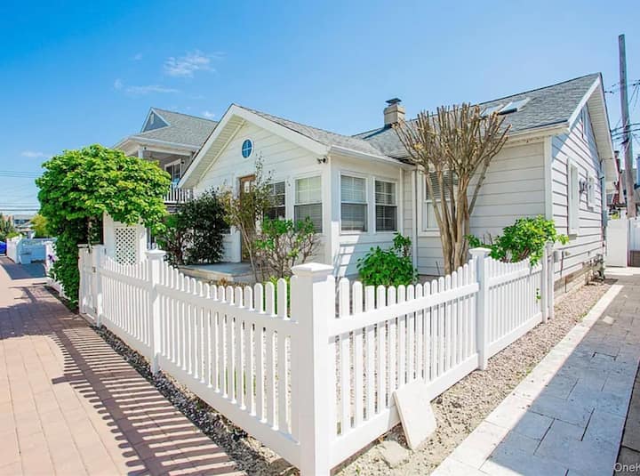 Designer Beach Cottage In The Walks - Long Beach, NY