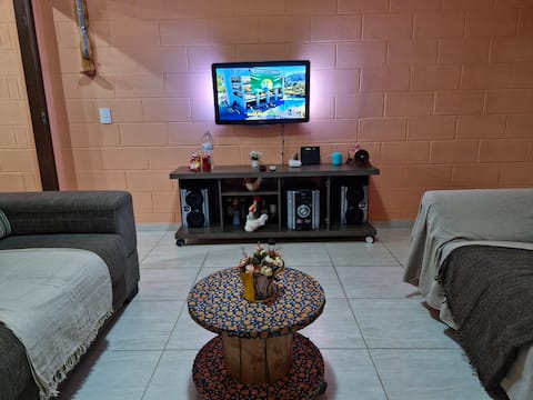 Successful Airbnb property: Farm with Private Pool 5 min from Downtown! in Amparo