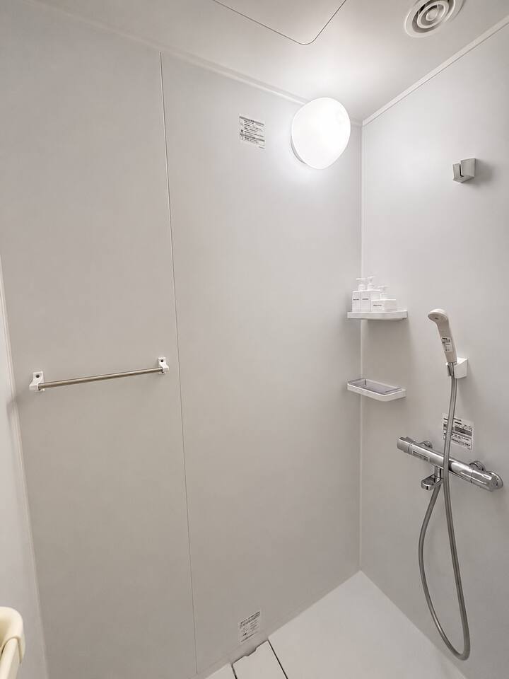 シャワー・トイレは2Fと3Fにあります。
設備は同じです。