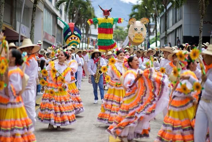 Vista Al Desfile San Pedro, Centro, Hasta 10per - Ibagué