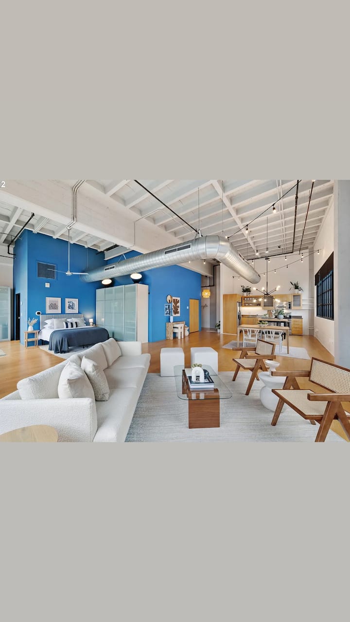 Penthouse, Corner Unit Studio Loft In The Pearl - Portland, OR