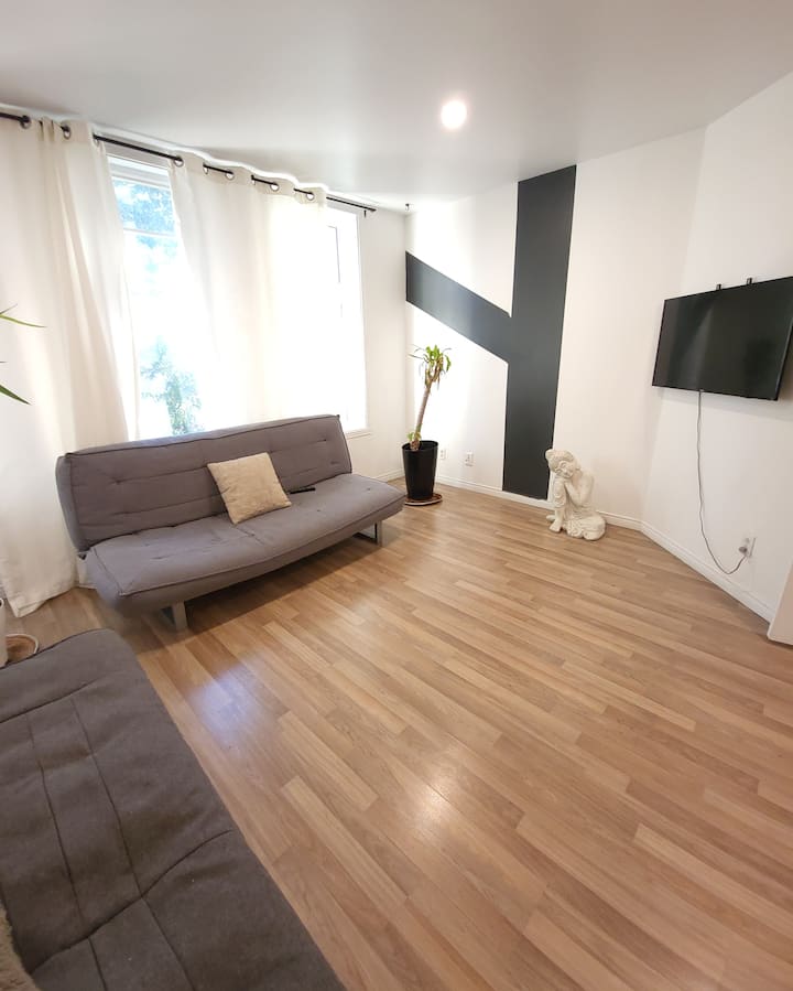 7• Your Crew’s Plateau Hq • Steps To Nightlife - Montreal