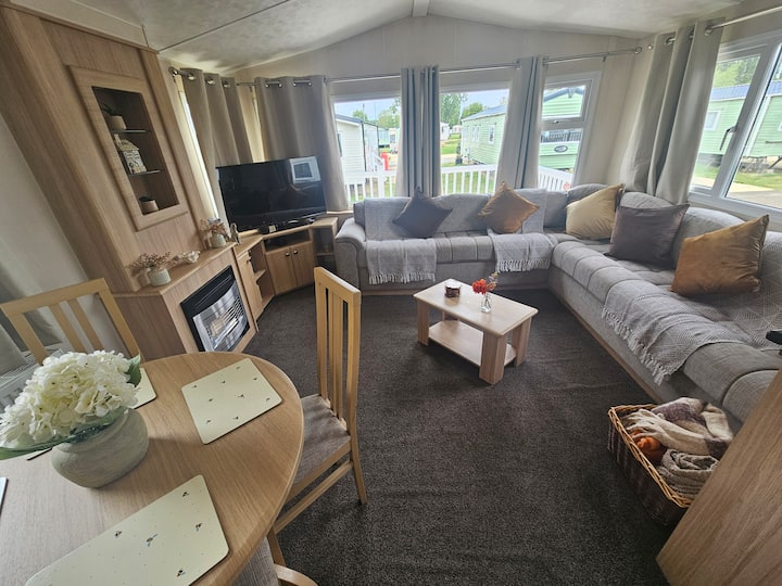 Cosy Cabin At Billing Aquadrome - Northampton, UK