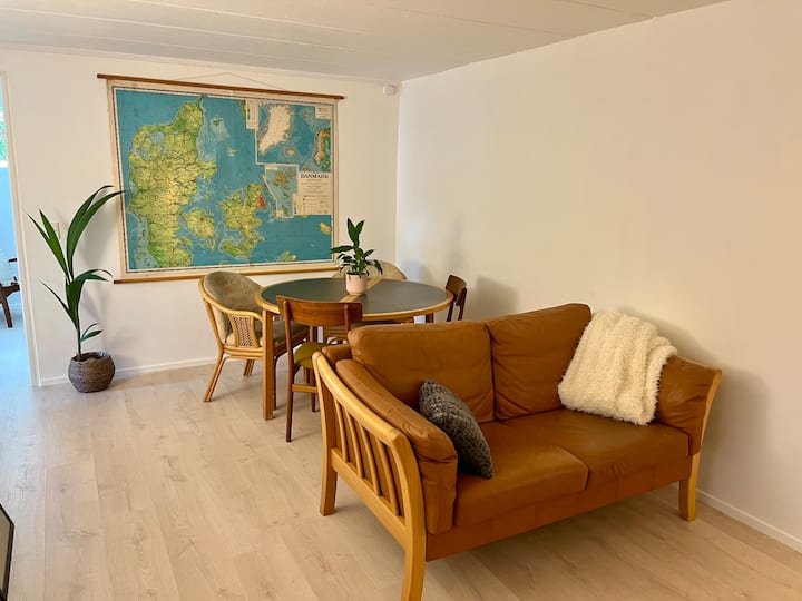 Familievenlig Lejlighed I Hus, Med Egen Indgang. - Aarhus