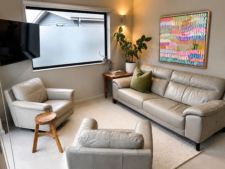 Quiet Suburban Studio + Close To City + Courtyard - Hobart