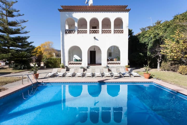 Mediterranean Family Villa Near Barcelona · Pool - Cabrils