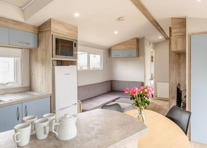 Silver 3 Bedroom Caravan, Sleeps 8 P - New Forest