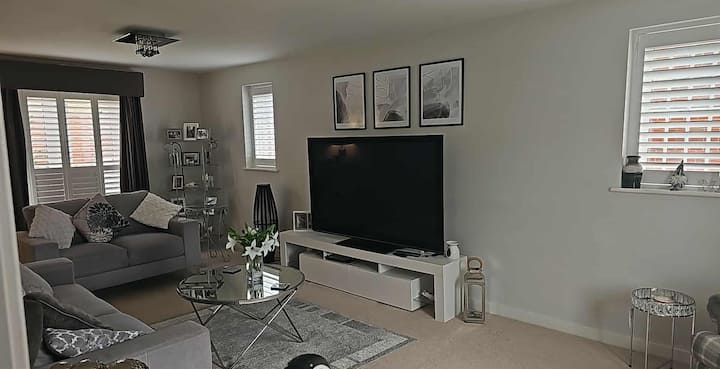 Beautiful En Suite Bedrooms On 2nd Floor. - Rugby