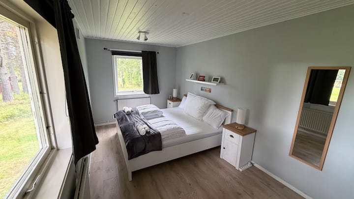 Bedroom with a king size bed