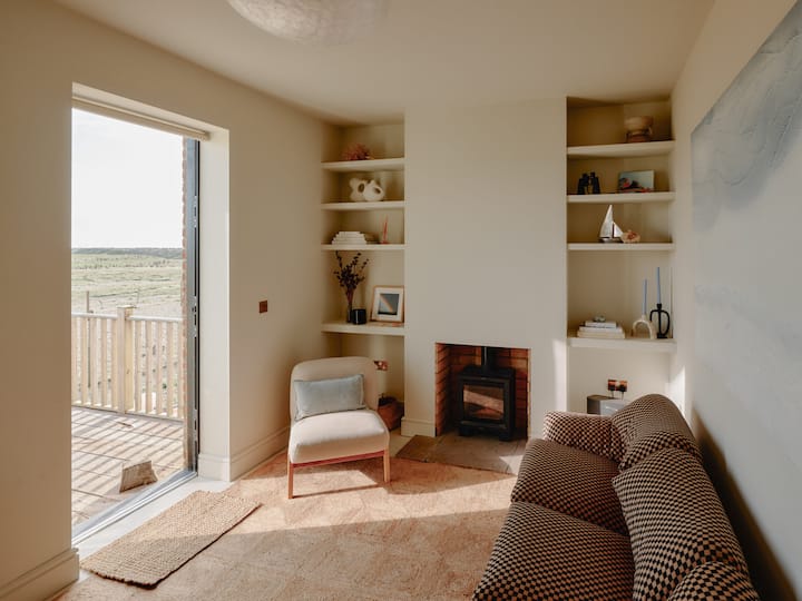 A Calm, Coastal Retreat With A Designer’s Touch - Camber Sands