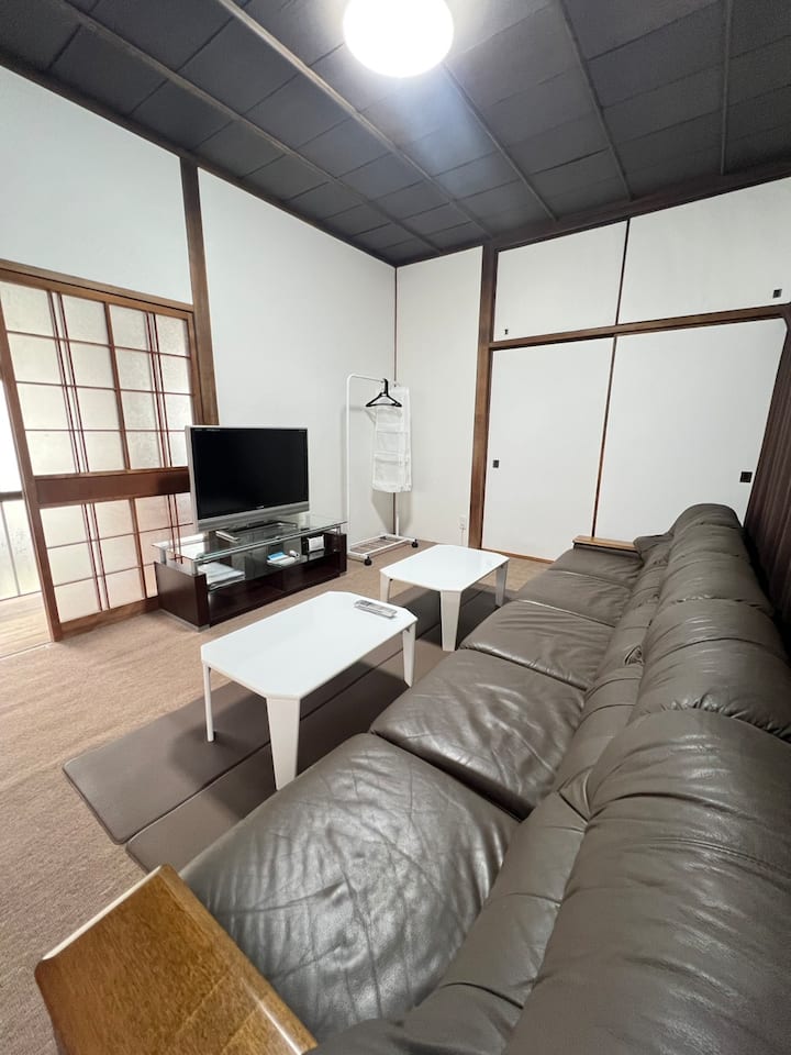 一棟貸切／無料駐車３台／最大８人／低価格／新尾道駅徒歩圏／尾道Icと尾道中心地へのアクセス良好 - 尾道市