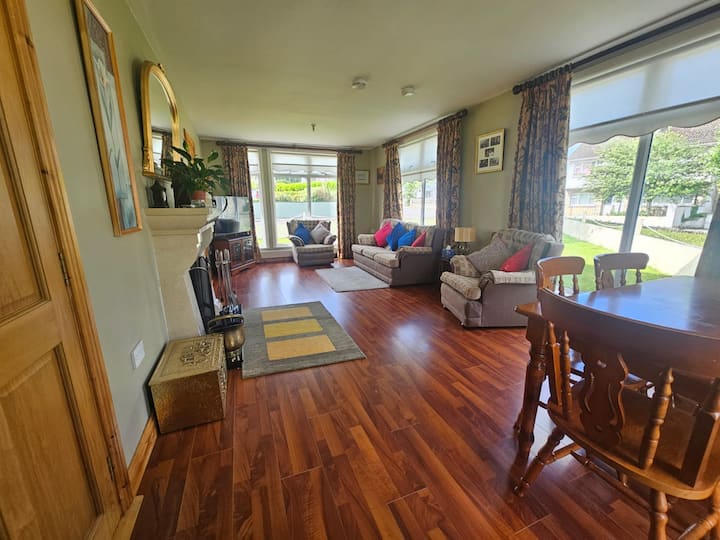 The Riverbank Retreat - Skibbereen