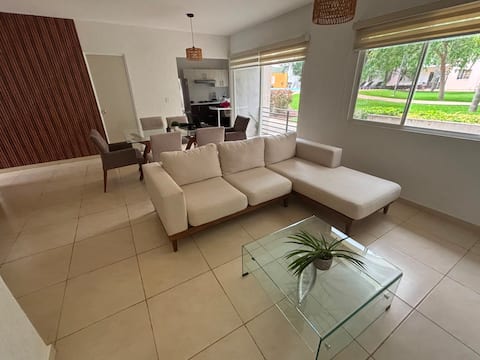 Popular Airbnb listing: Beautiful apartment in front of the pool in Supermanzana 332