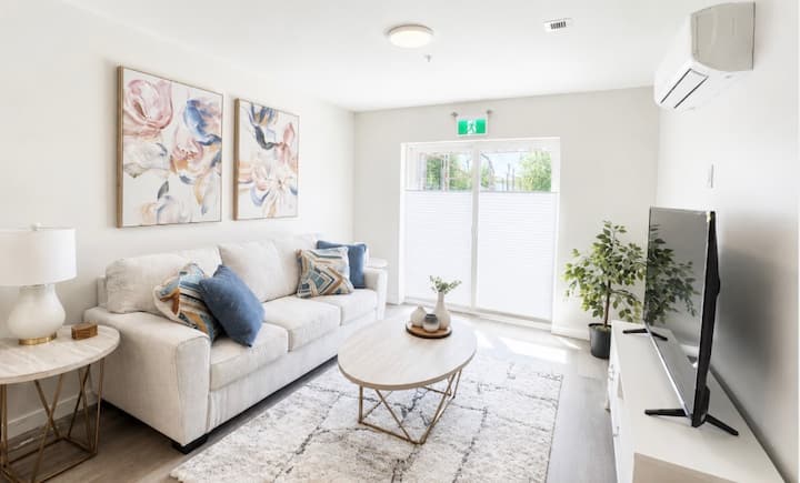 Beautiful New Building Close To All Amenities! - Winnipeg