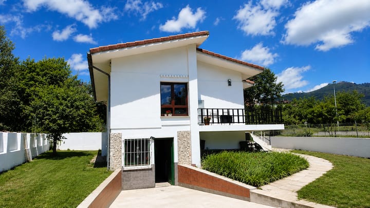 Casa Bambi, Jardín Privado En Oviedo. - Oviedo