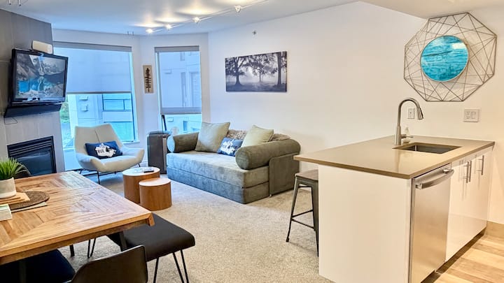 Ski-in/ski-out Condo With Heated Pool & Hot Tub - Whistler