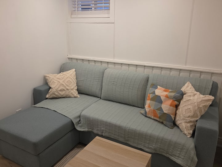 Newly Renovated- 2 Bdr Across The Park - Toronto