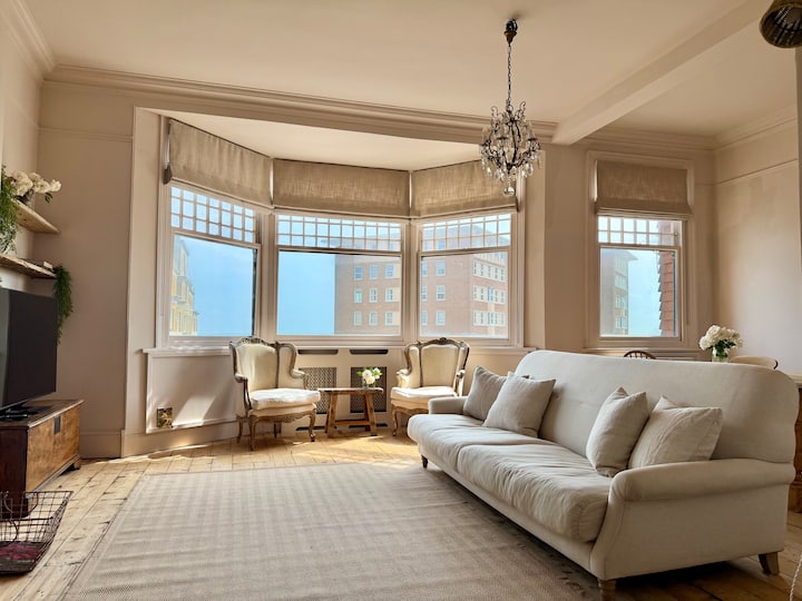 Hove Seafront Two-storey Apartment - Hove