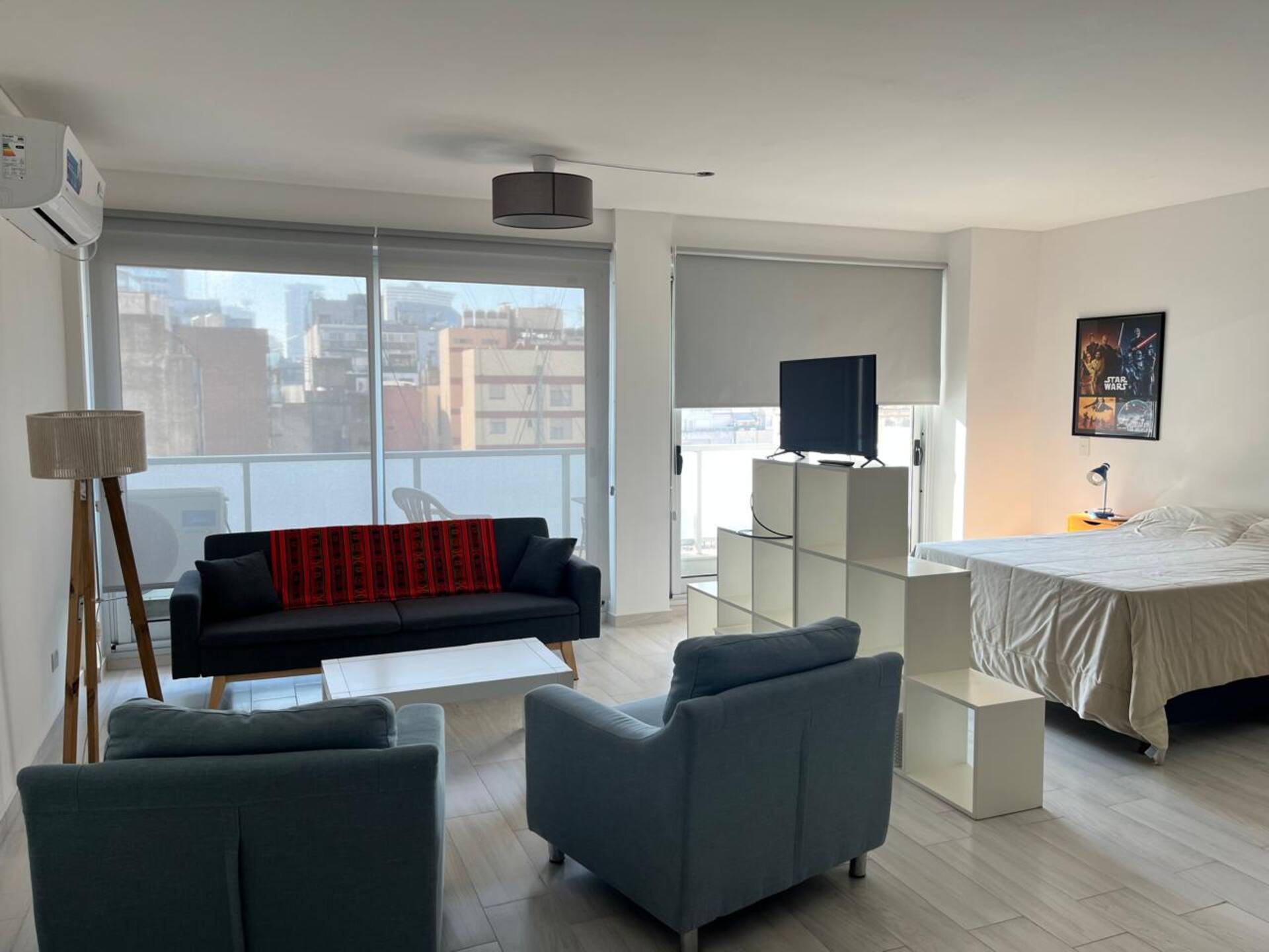 Apartamento mobiliado com varanda