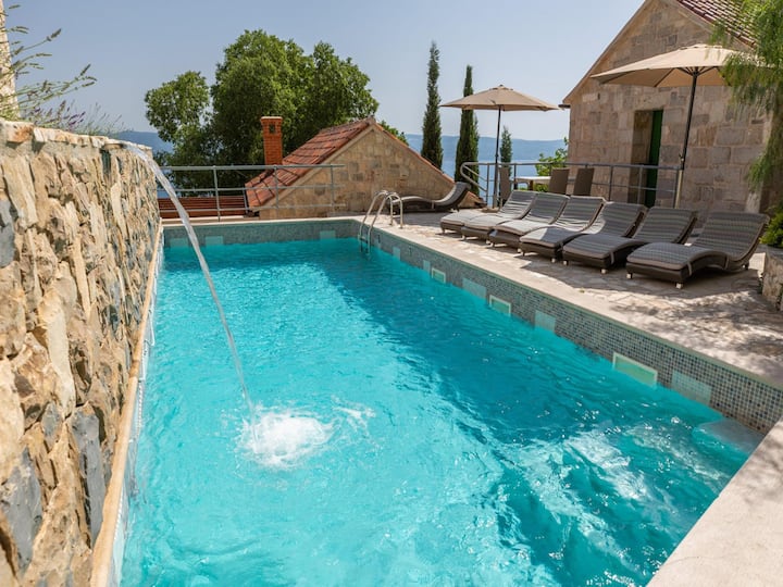 Superbes Villas à Omiš Pour 8 Personnes - Omiš