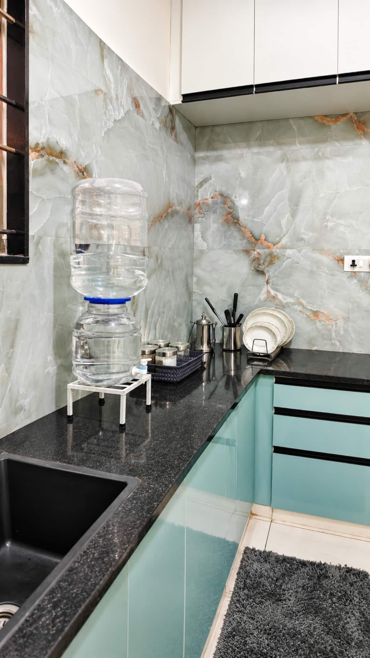 Kitchenette image 4