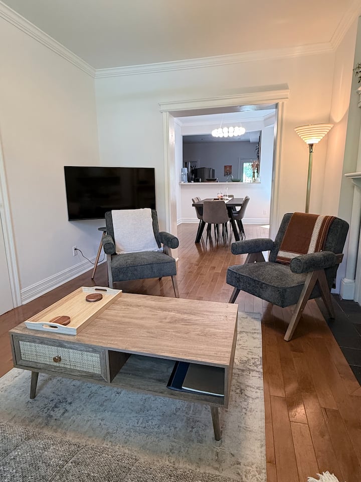 Cosy 2 Bedroom House - Riverdale With Free Parking - Toronto