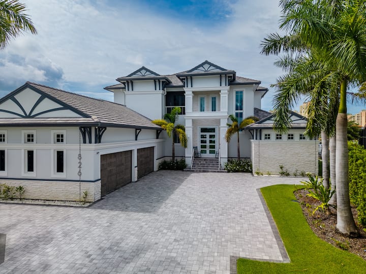 Luxurious 6-bed, 8-bath Marco Island Home - Marco Island, FL