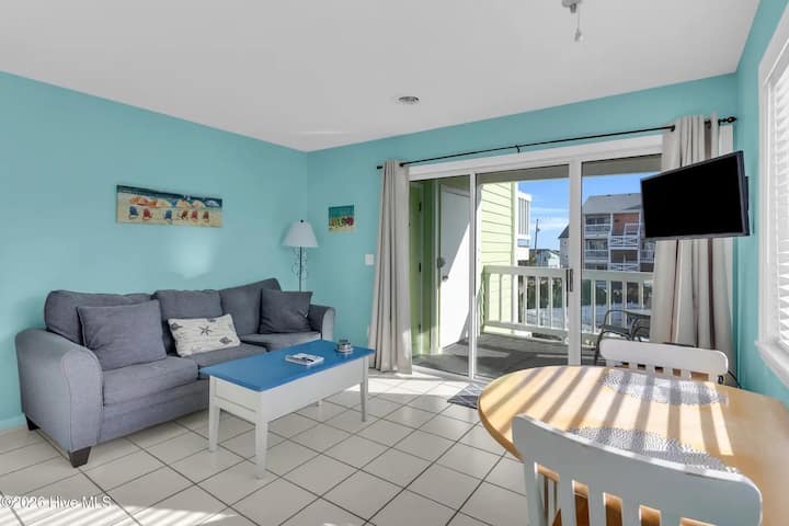 Shoreline Hideaway / Pool / Steps To The Beach - Carolina Beach, NC