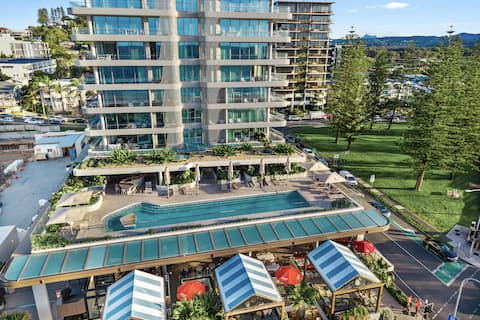 Top Airbnb: Kirra Beach Luxury | Resort Pool & Views | Parking in Coolangatta
