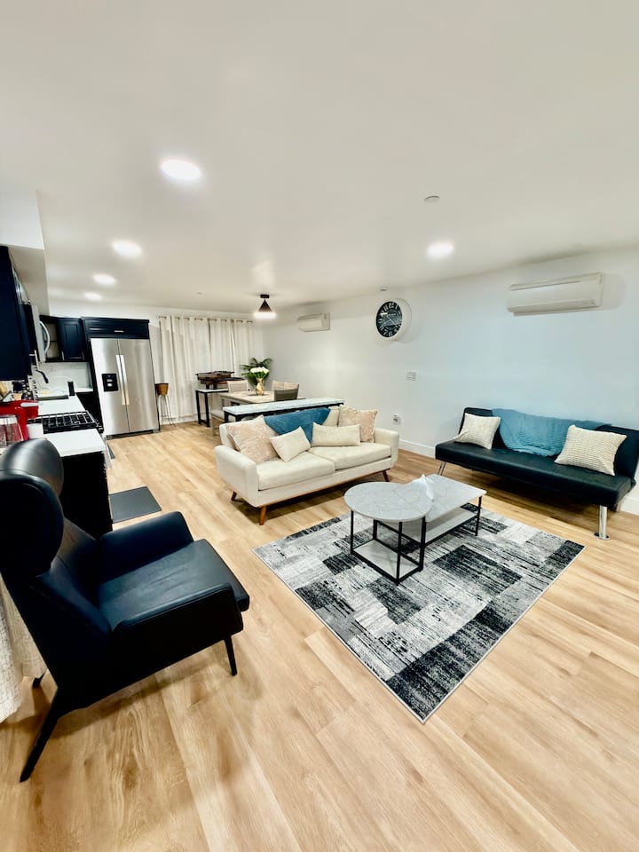 Townhouse Near Hollywood / Observatory - Hollywood, CA