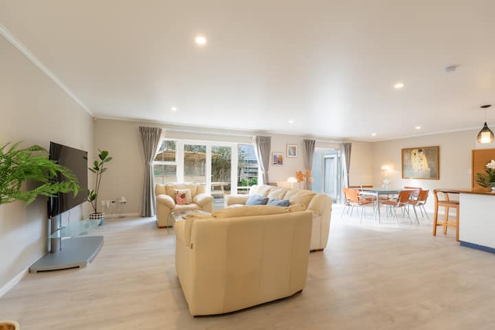 Comfortable 3-bedroom Home In East Tamaki Heights - Beachlands