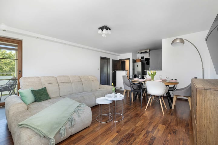 Jagiellońska 22a | Bright Apartment With Balcony - コウォブジェク