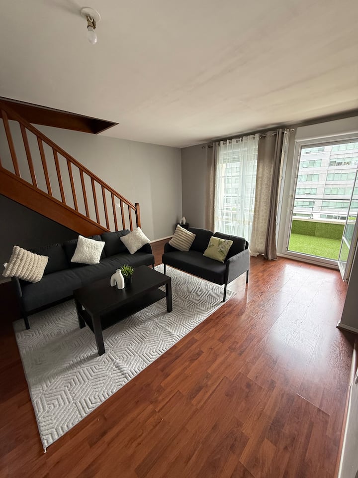 Duplex Vue Parc, Balcon & Parking. 10min Paris - Bobigny