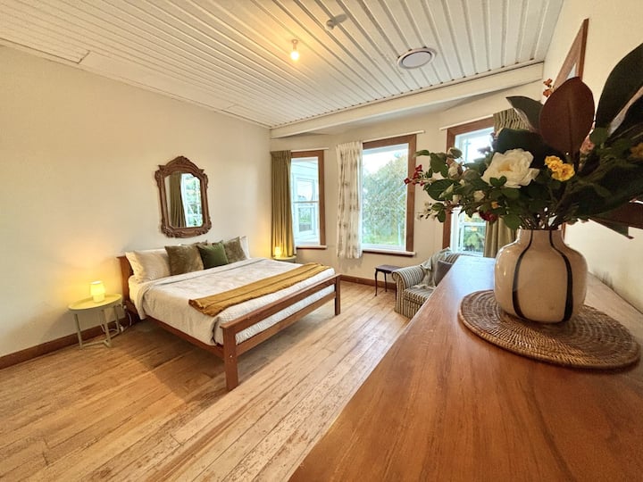 Heritage Heart, City Smart - 4br Villa Great Views - 타우랑가