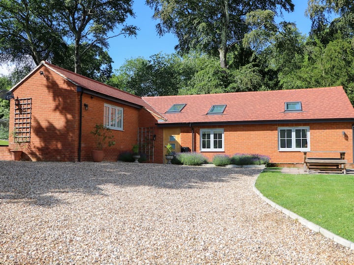 Keepers Cottage - Farnham