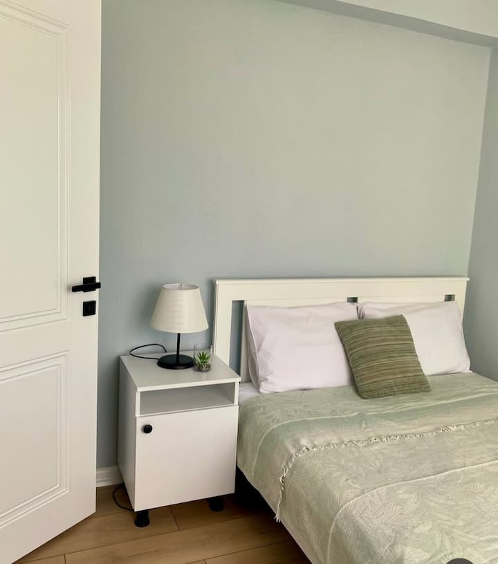 Ikea‑ს საწოლი 140×200‑იანი