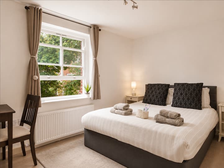 En-suite Stylish Room W/ Free Parking In Kingston - Surbiton
