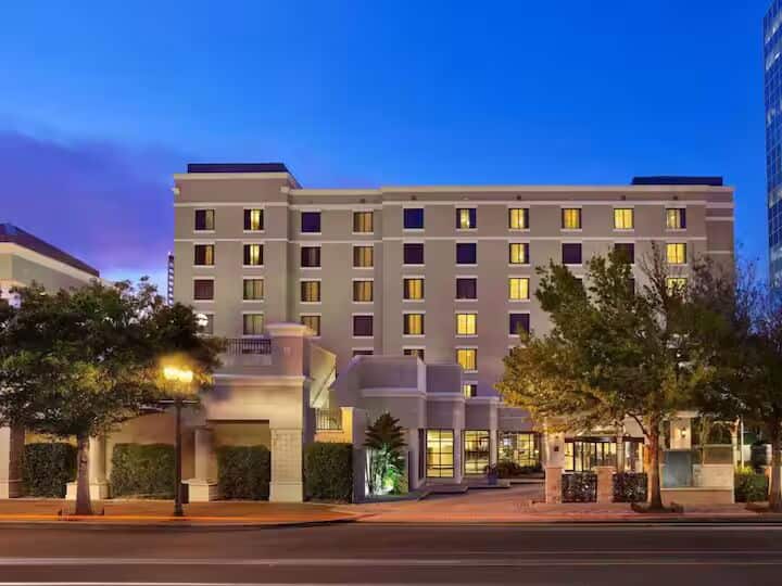 Embassy By Hilton, Orlando 2 Double Suite - Winter Park, FL